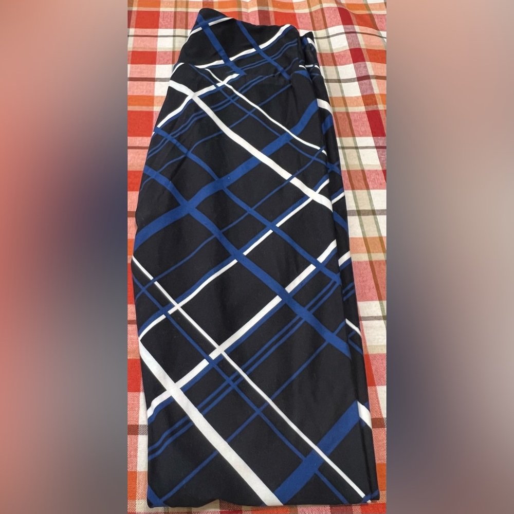 Lularoe leggings black and blue large plaid one size